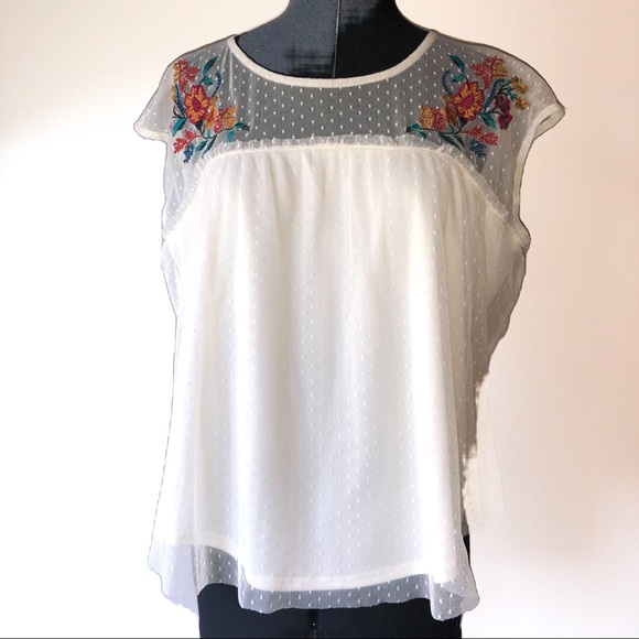 Eyeshadow Tops - Eyeshadow boho lace top with embroidered shoulders